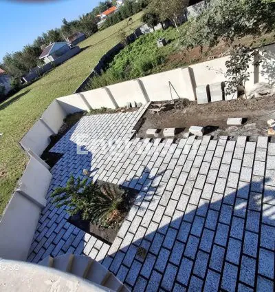 واش بتن با چمن مصنوعی ، برای باغ و ویلا و پشت بام ( روف گاردن)